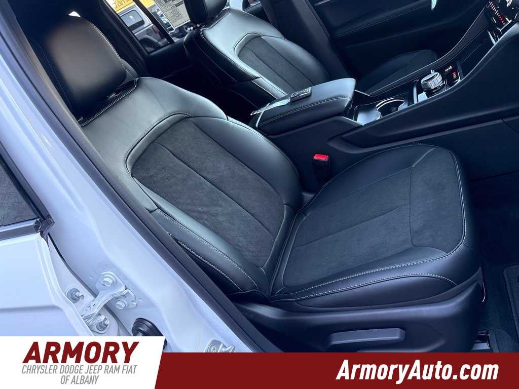2027 Jeep Grand Cherokee Laredo Altitude