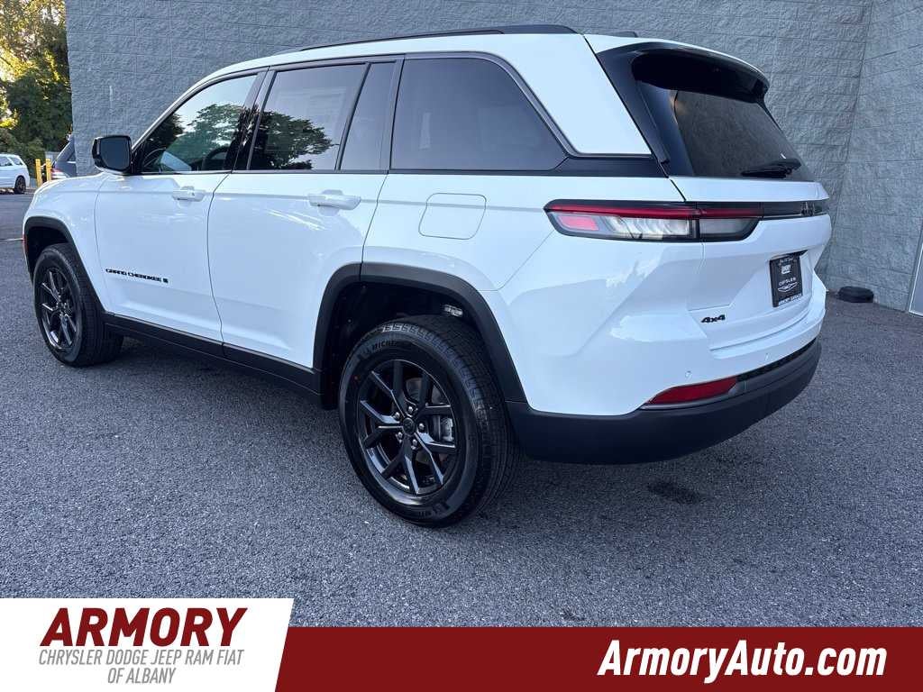 2027 Jeep Grand Cherokee Laredo Altitude