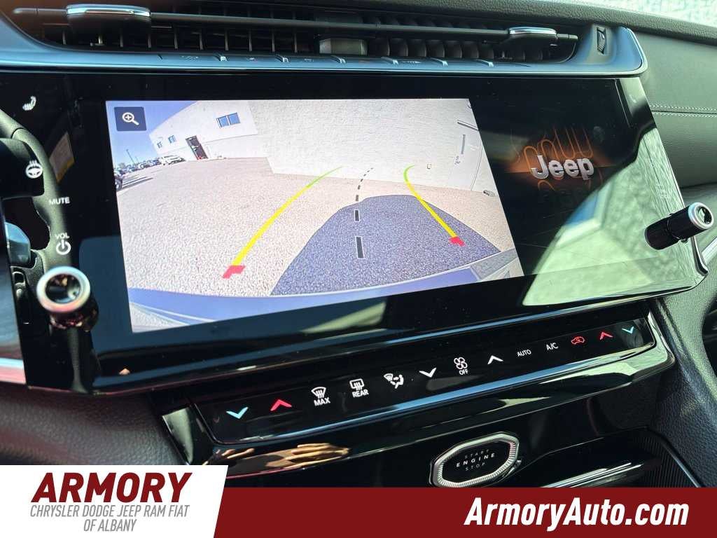 2027 Jeep Grand Cherokee Laredo Altitude