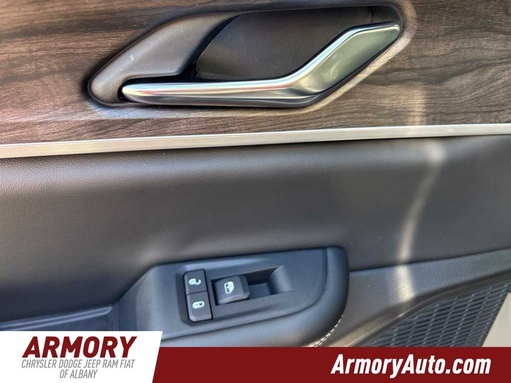 2027 Jeep Grand Cherokee Laredo Altitude