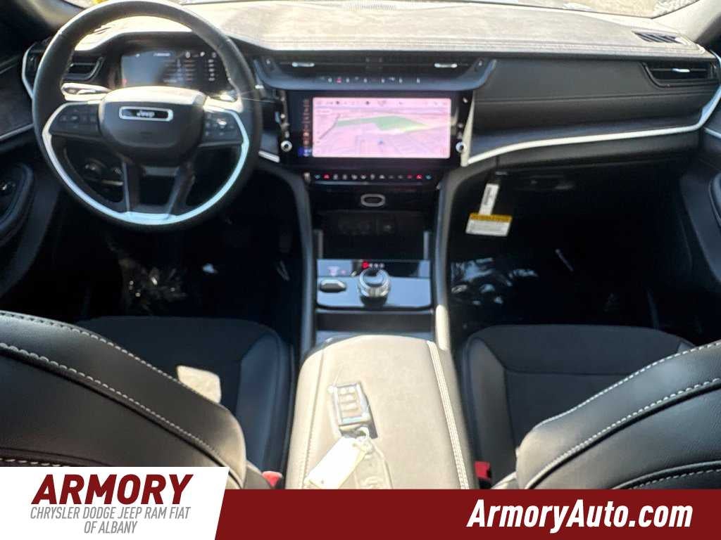 2027 Jeep Grand Cherokee Laredo Altitude
