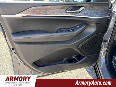 2027 Jeep Grand Cherokee Laredo Altitude