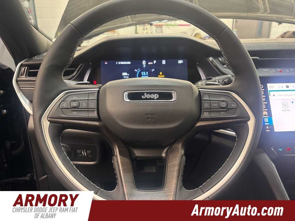 2026 Jeep Grand Cherokee Laredo Altitude