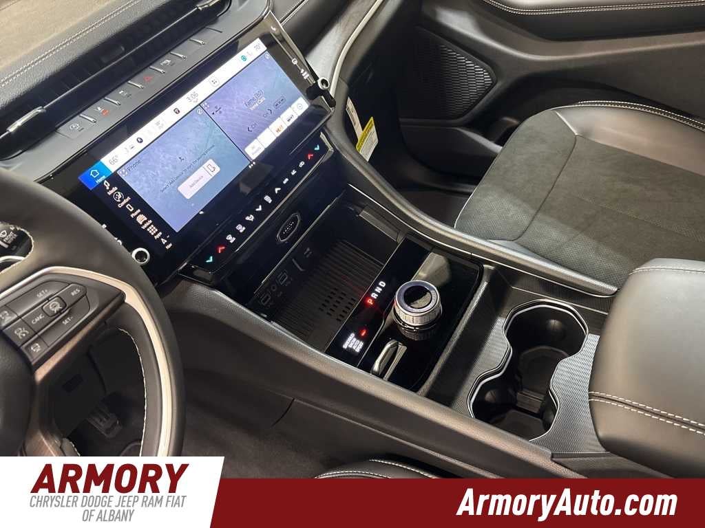 2026 Jeep Grand Cherokee Laredo Altitude