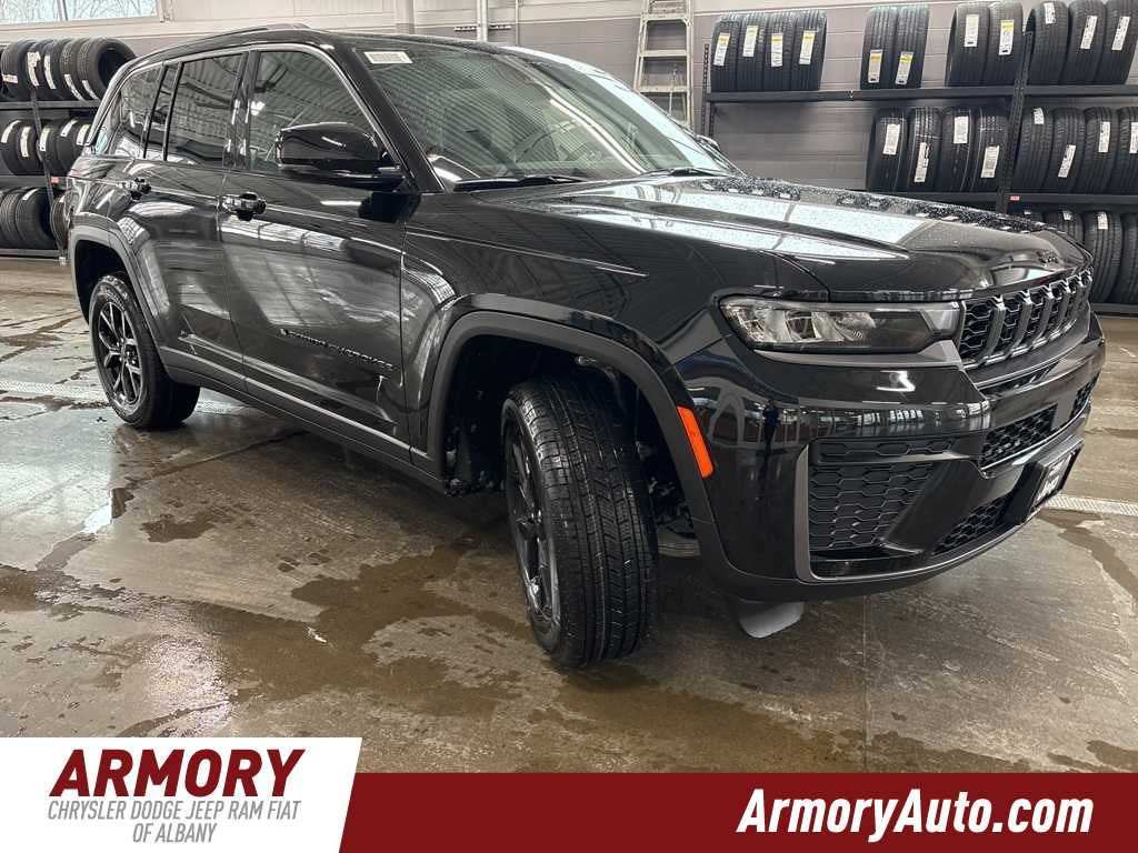 2026 Jeep Grand Cherokee Laredo Altitude