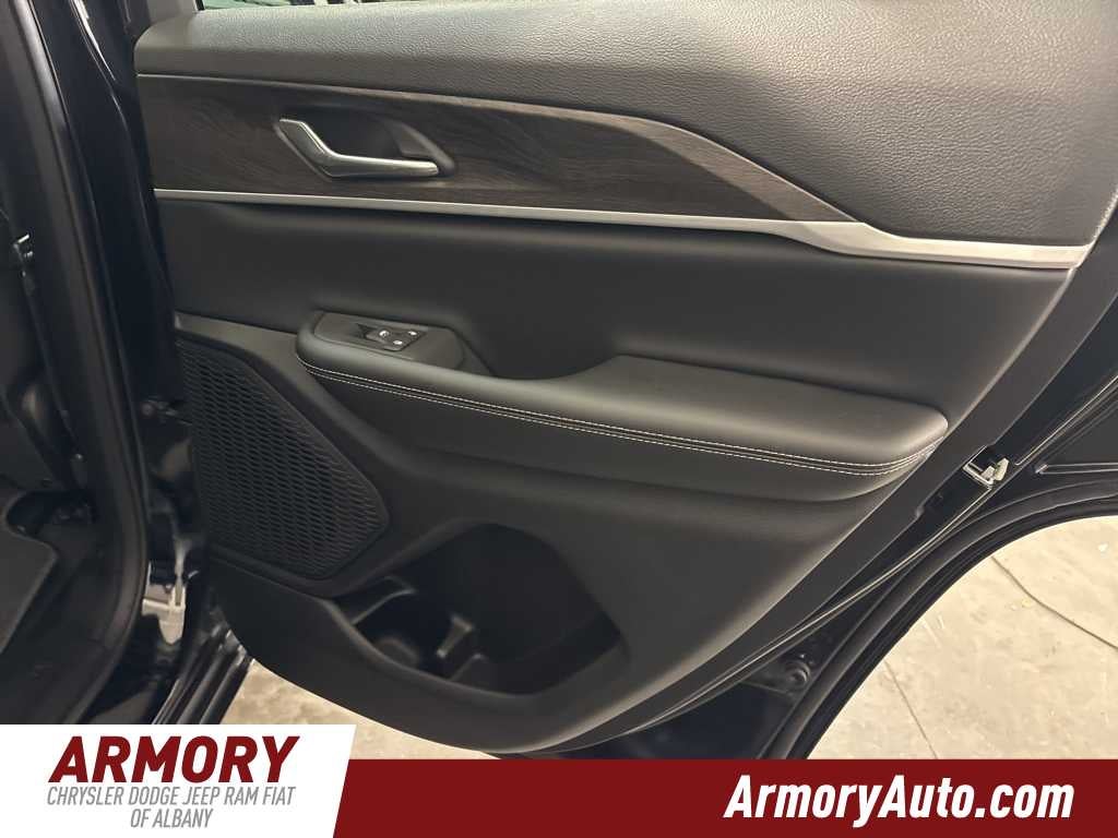 2026 Jeep Grand Cherokee Laredo Altitude