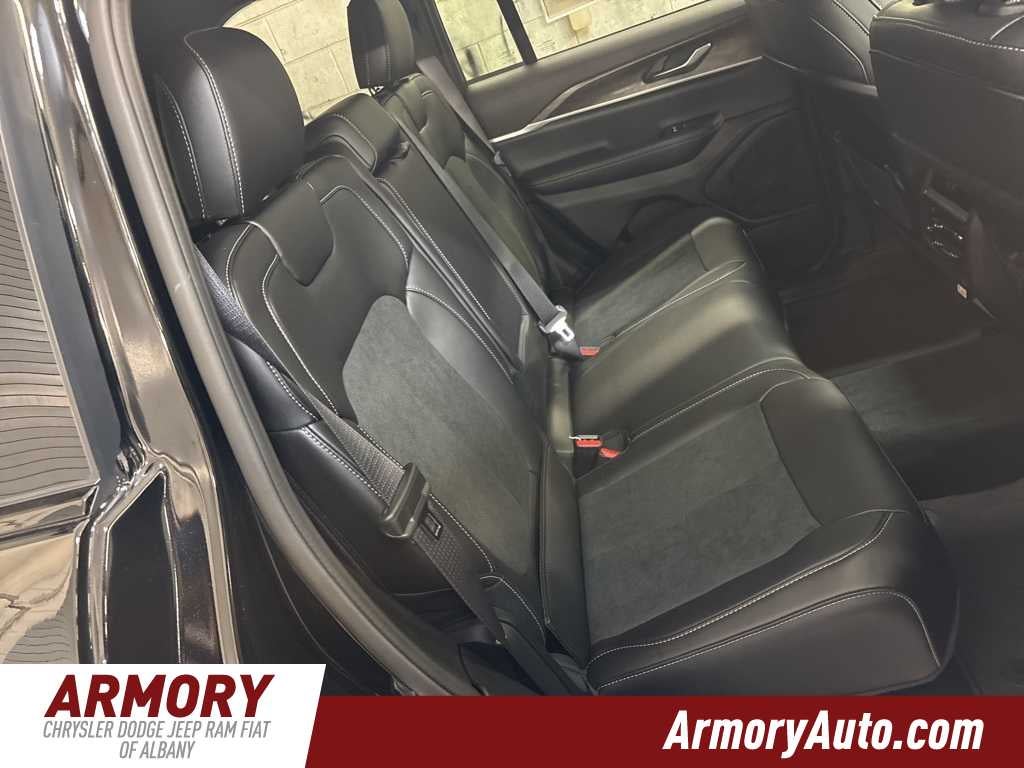 2026 Jeep Grand Cherokee Laredo Altitude