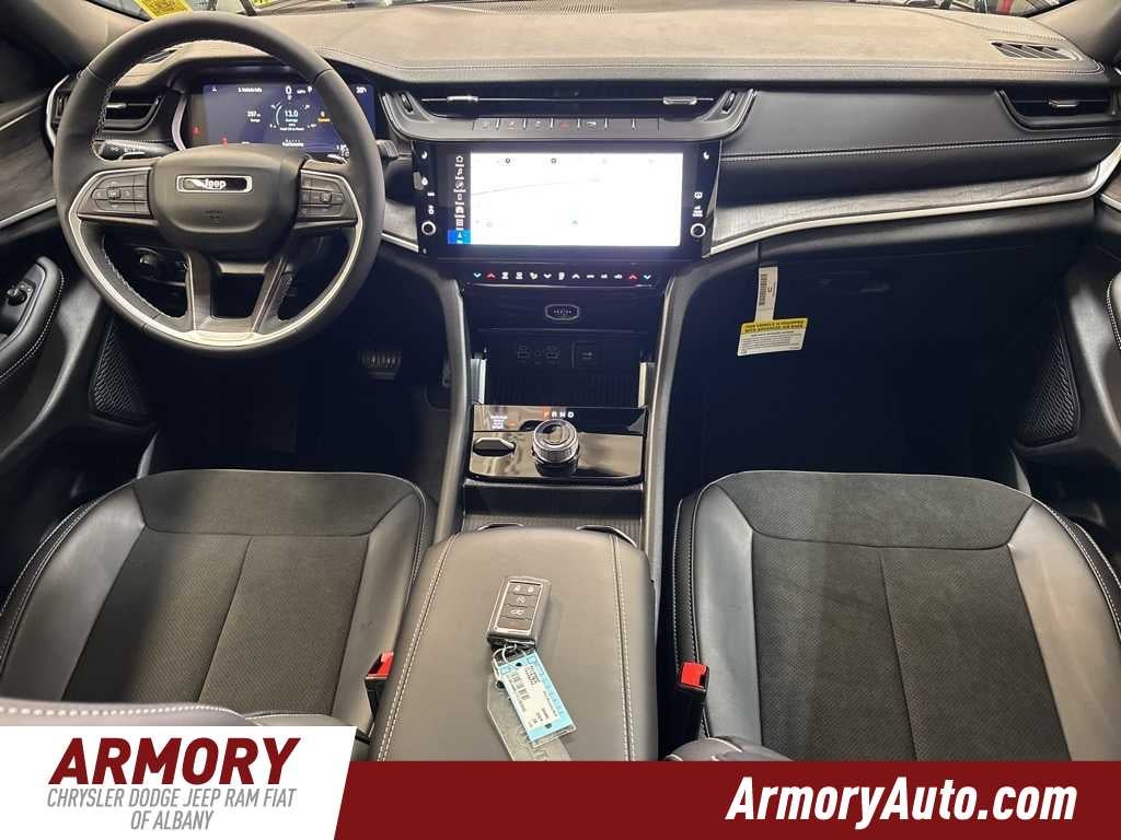 2026 Jeep Grand Cherokee Laredo Altitude