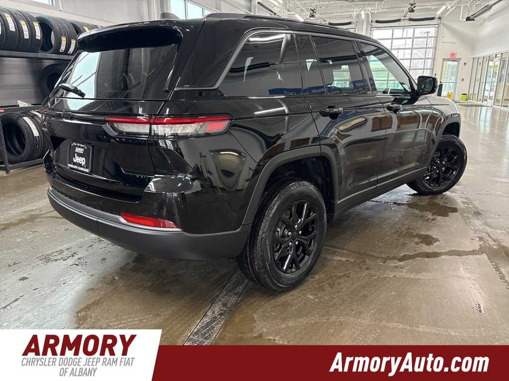 2026 Jeep Grand Cherokee Laredo Altitude