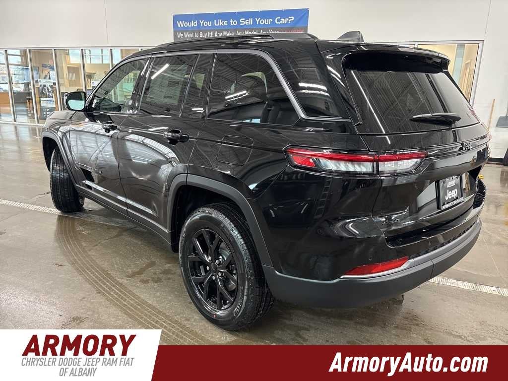 2026 Jeep Grand Cherokee Laredo Altitude