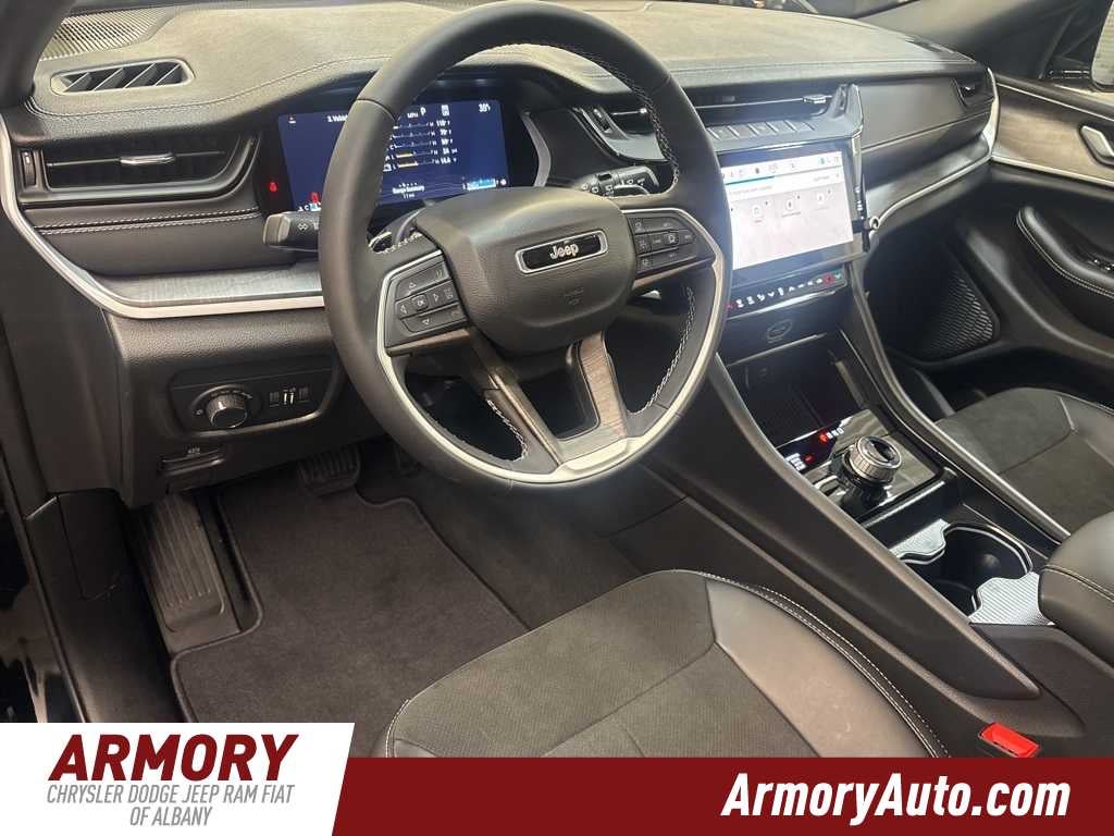 2026 Jeep Grand Cherokee Laredo Altitude