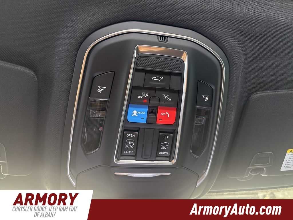 2026 Jeep Grand Cherokee Laredo Altitude