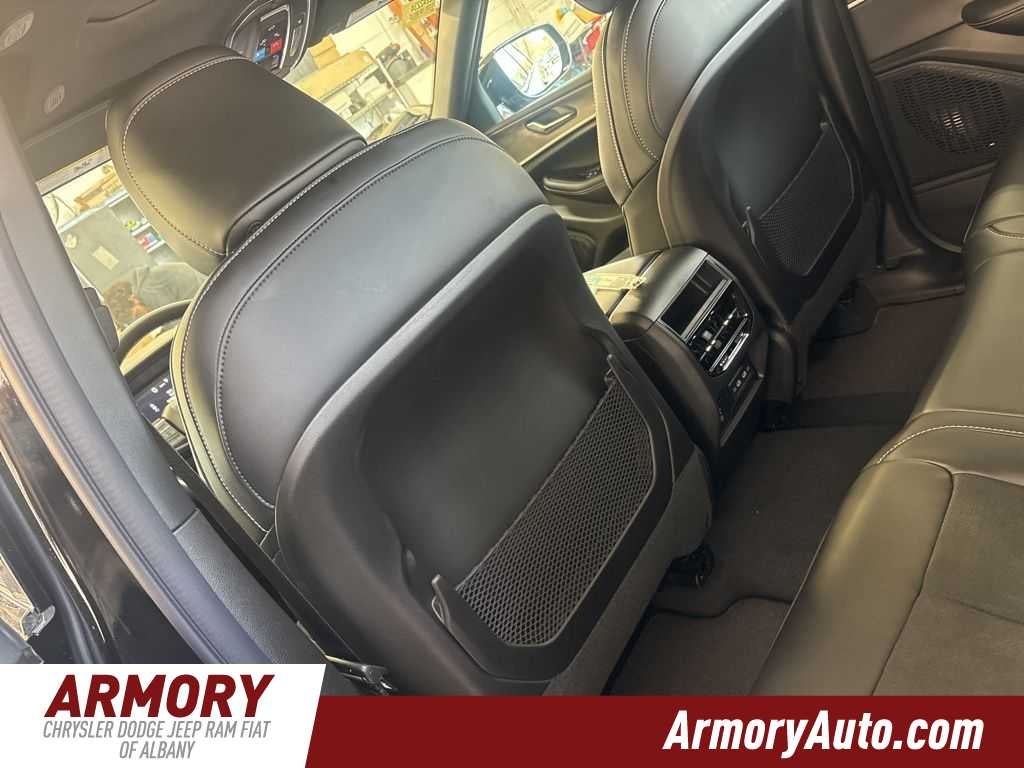 2026 Jeep Grand Cherokee Laredo Altitude