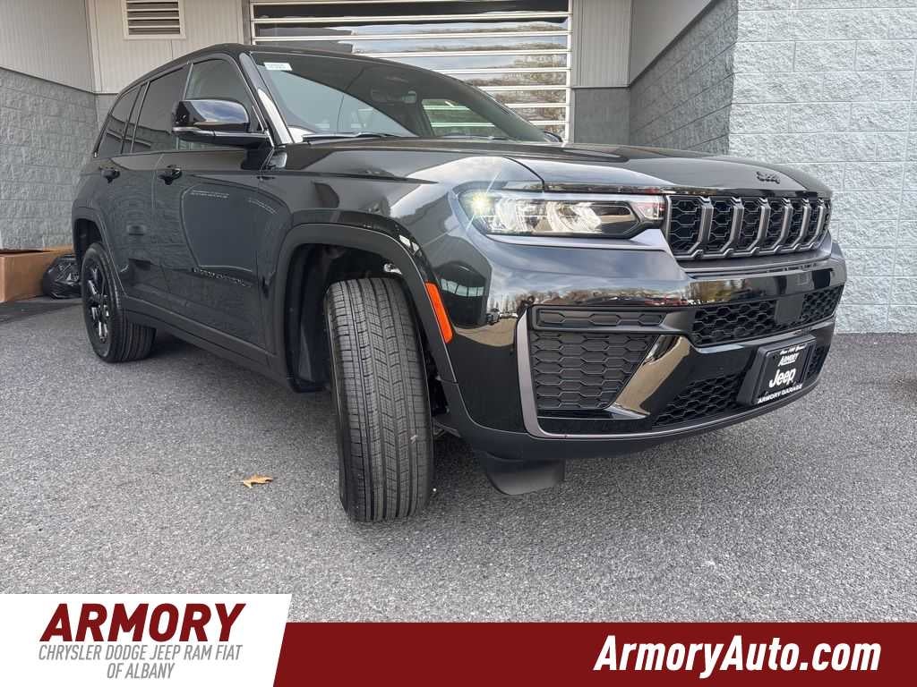 2026 Jeep Grand Cherokee Laredo Altitude