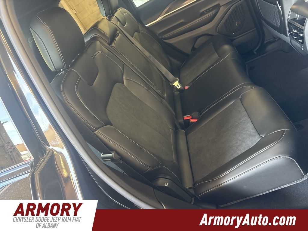 2026 Jeep Grand Cherokee Laredo Altitude