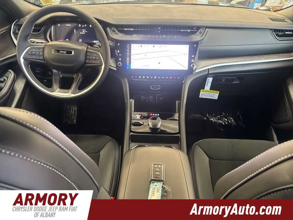 2026 Jeep Grand Cherokee Laredo Altitude