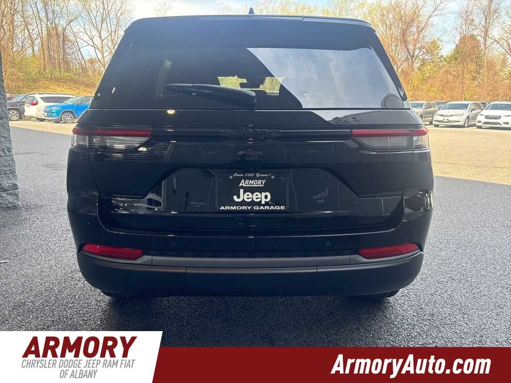 2026 Jeep Grand Cherokee Laredo Altitude