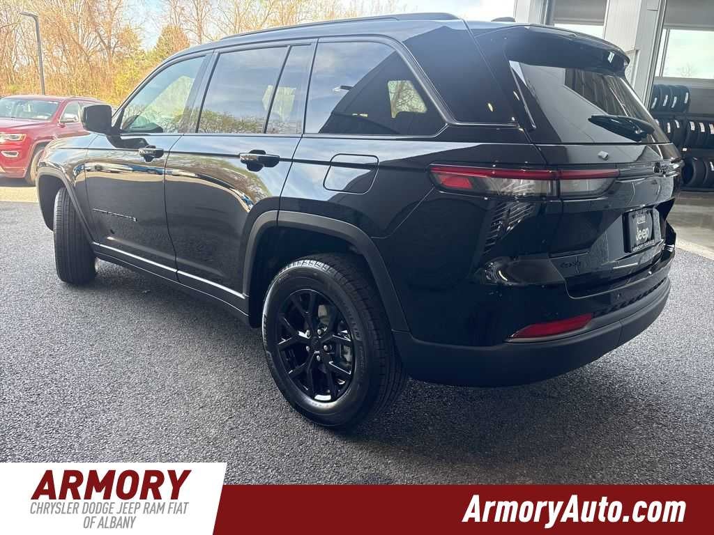 2026 Jeep Grand Cherokee Laredo Altitude