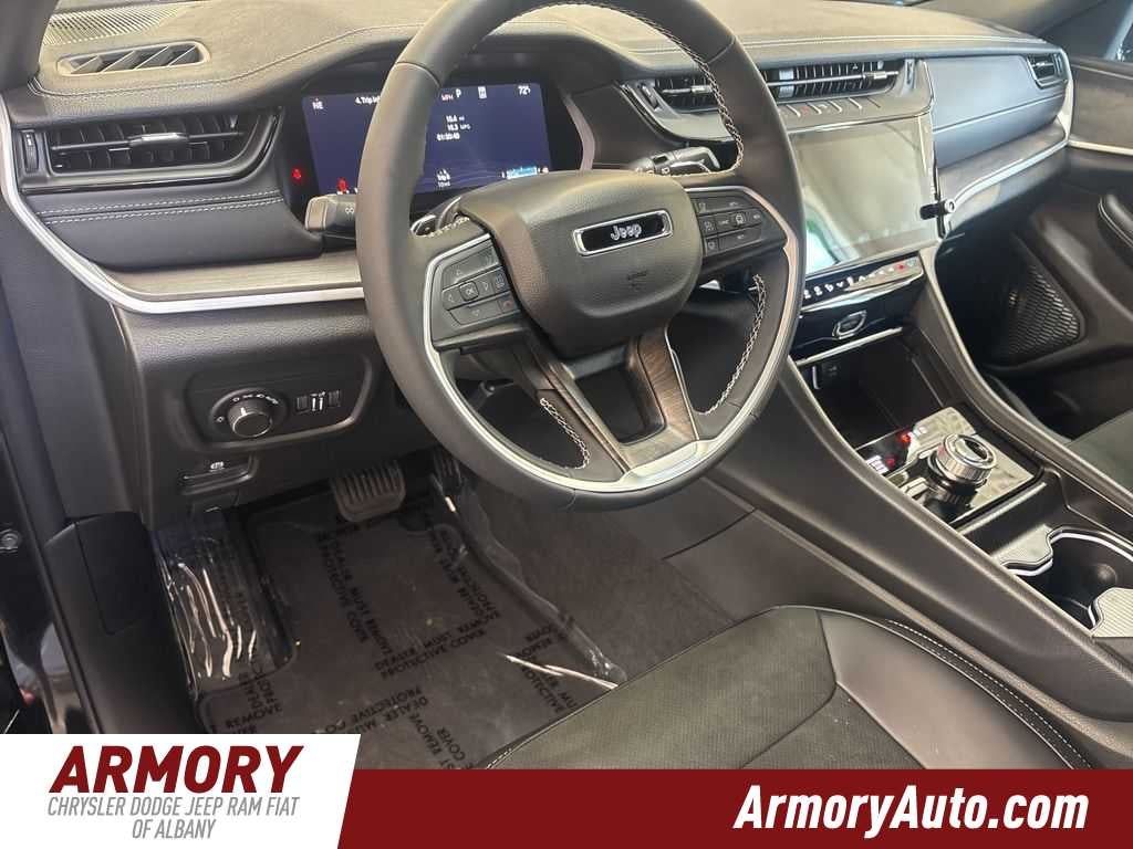 2026 Jeep Grand Cherokee Laredo Altitude