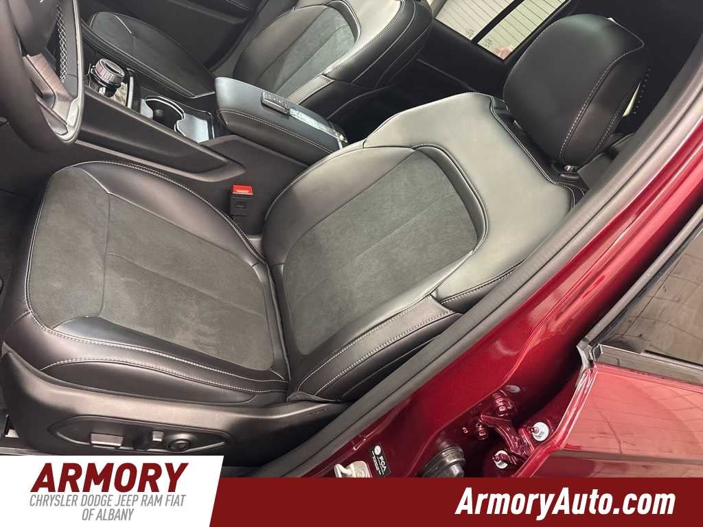 2026 Jeep Grand Cherokee Laredo Altitude