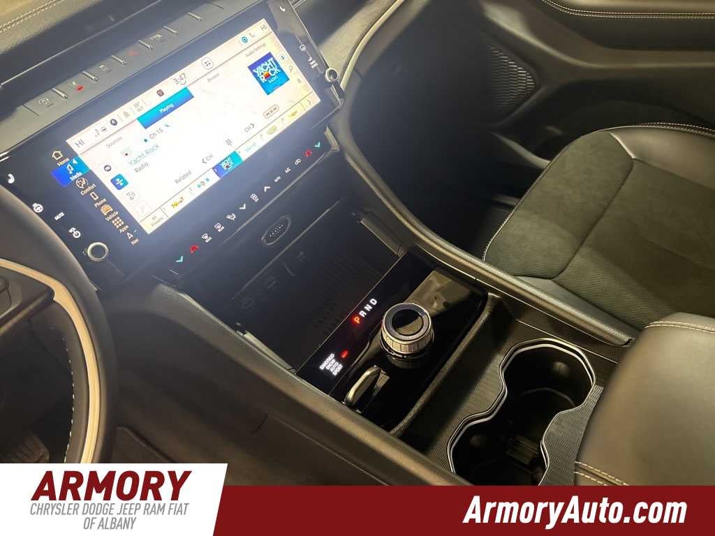 2026 Jeep Grand Cherokee Laredo Altitude