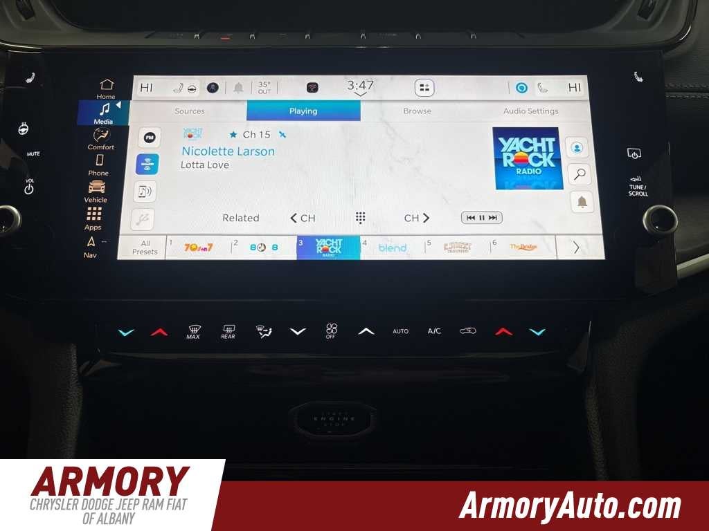 2026 Jeep Grand Cherokee Laredo Altitude