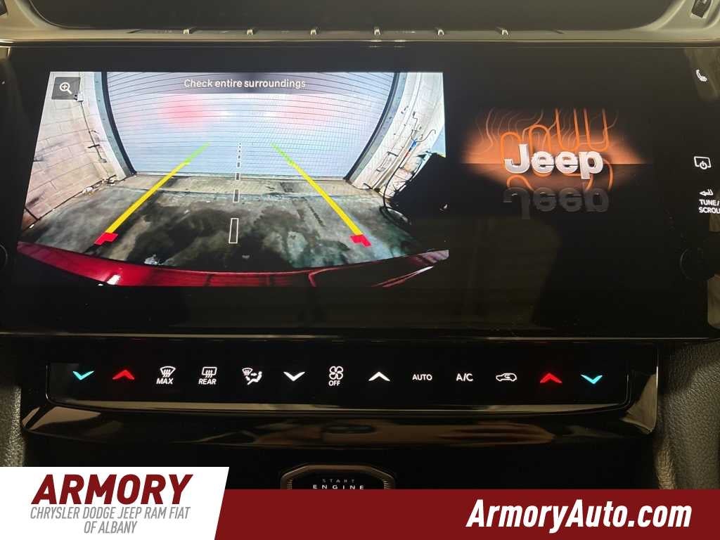 2026 Jeep Grand Cherokee Laredo Altitude