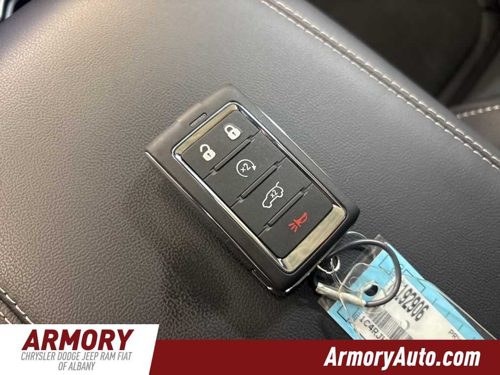 2026 Jeep Grand Cherokee Laredo Altitude