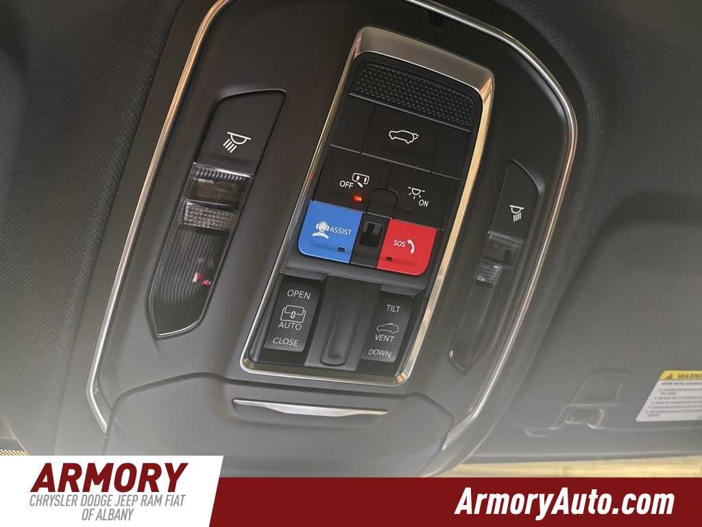 2026 Jeep Grand Cherokee Laredo Altitude