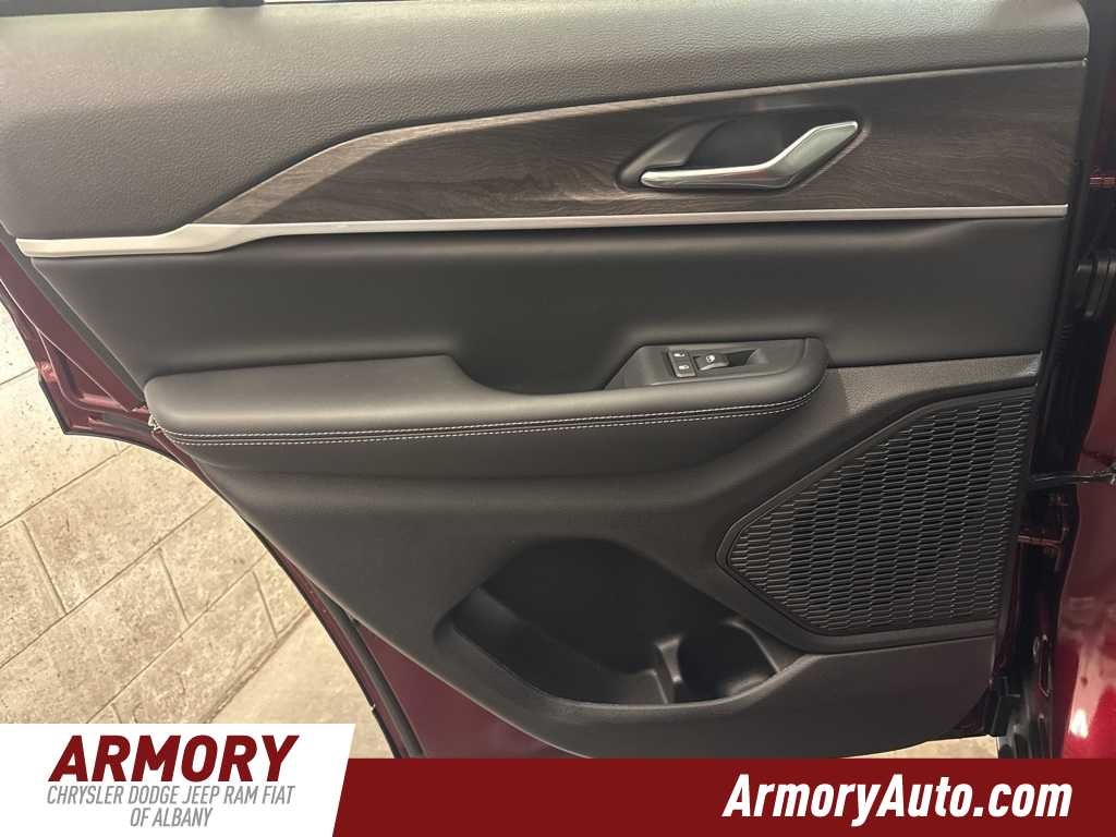 2026 Jeep Grand Cherokee Laredo Altitude