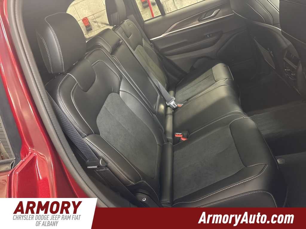 2026 Jeep Grand Cherokee Laredo Altitude