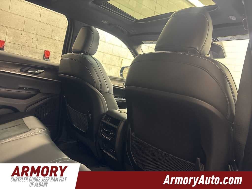 2026 Jeep Grand Cherokee Laredo Altitude