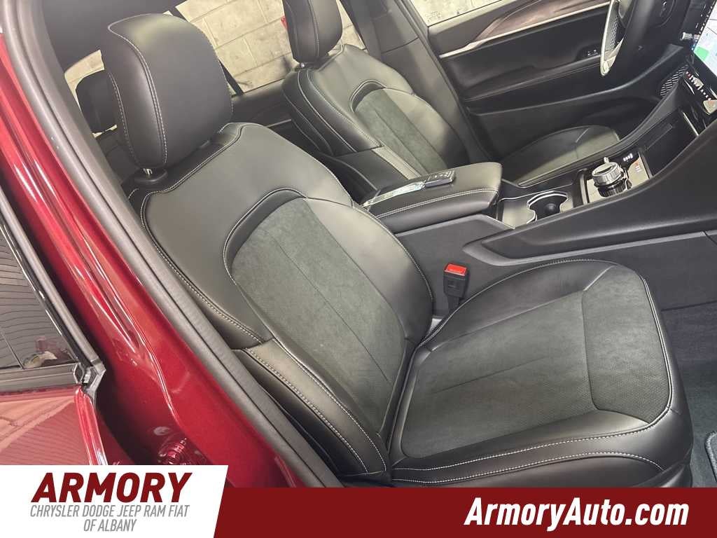 2026 Jeep Grand Cherokee Laredo Altitude