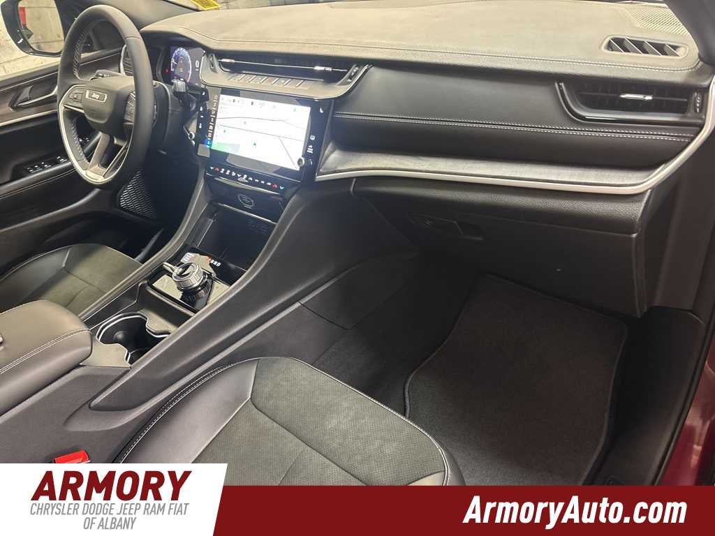 2026 Jeep Grand Cherokee Laredo Altitude