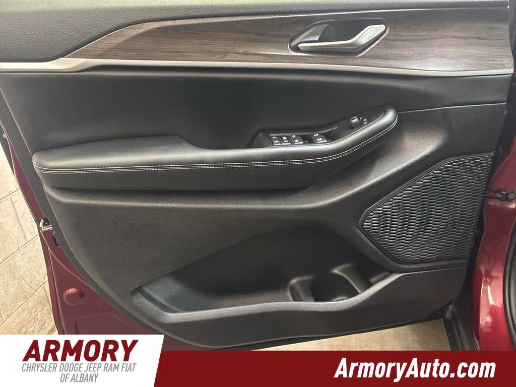 2026 Jeep Grand Cherokee Laredo Altitude