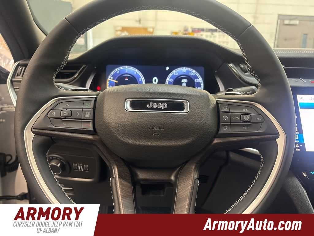 2026 Jeep Grand Cherokee Laredo Altitude