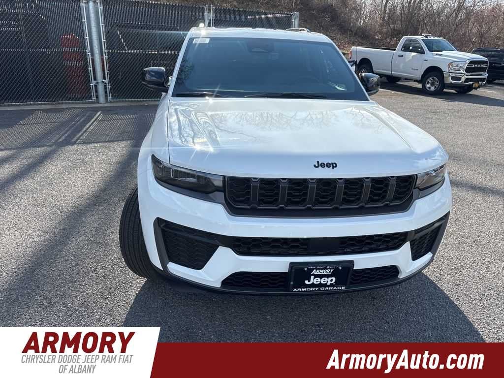 2026 Jeep Grand Cherokee Laredo Altitude
