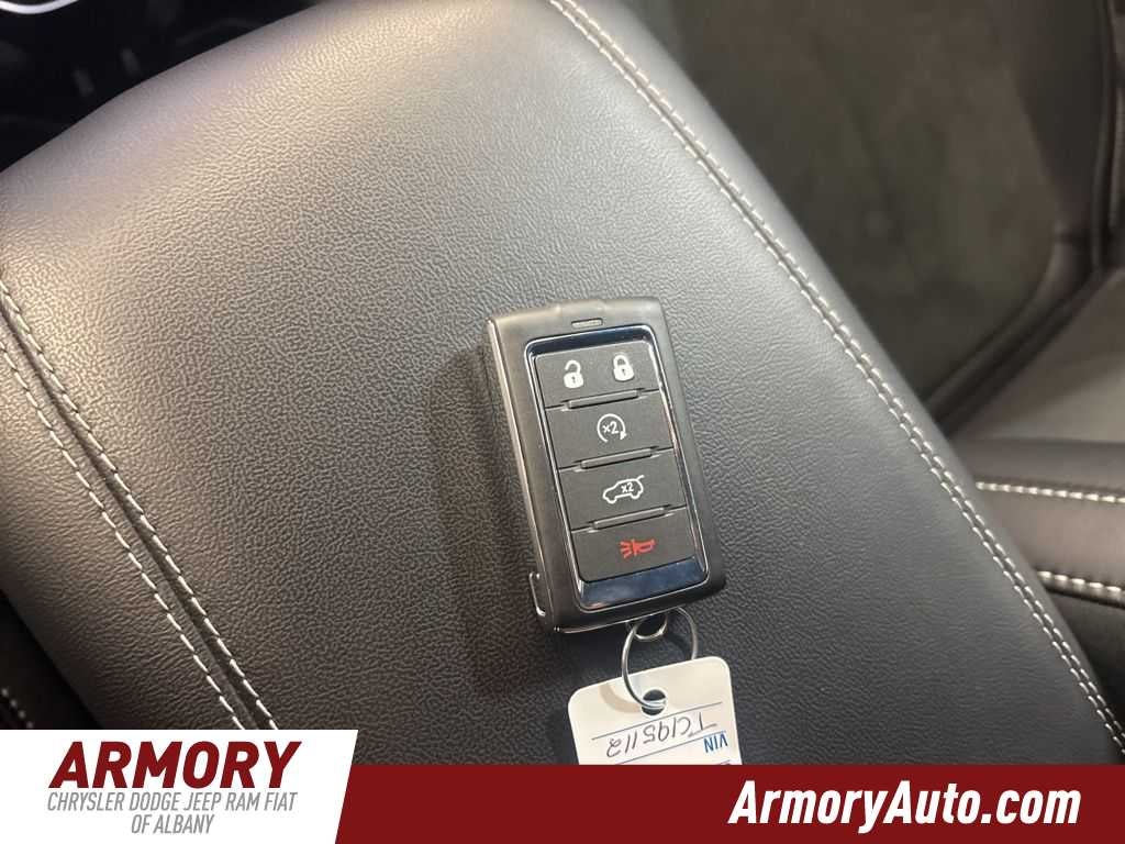 2026 Jeep Grand Cherokee Laredo Altitude