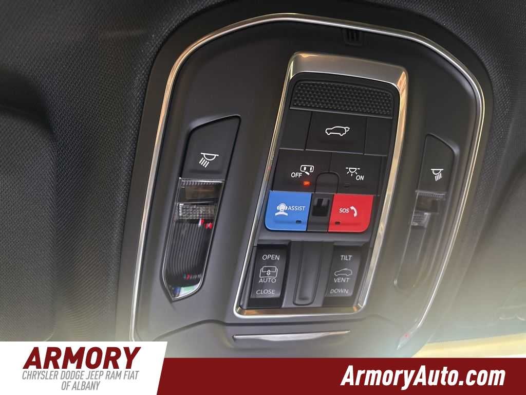 2026 Jeep Grand Cherokee Laredo Altitude