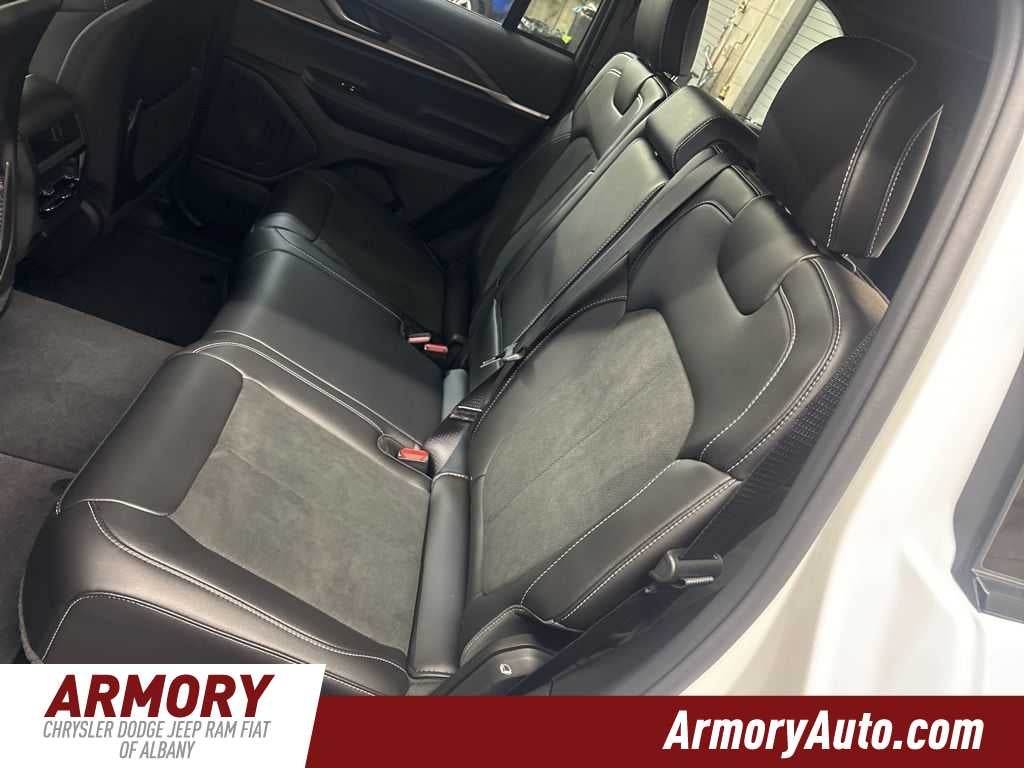 2026 Jeep Grand Cherokee Laredo Altitude