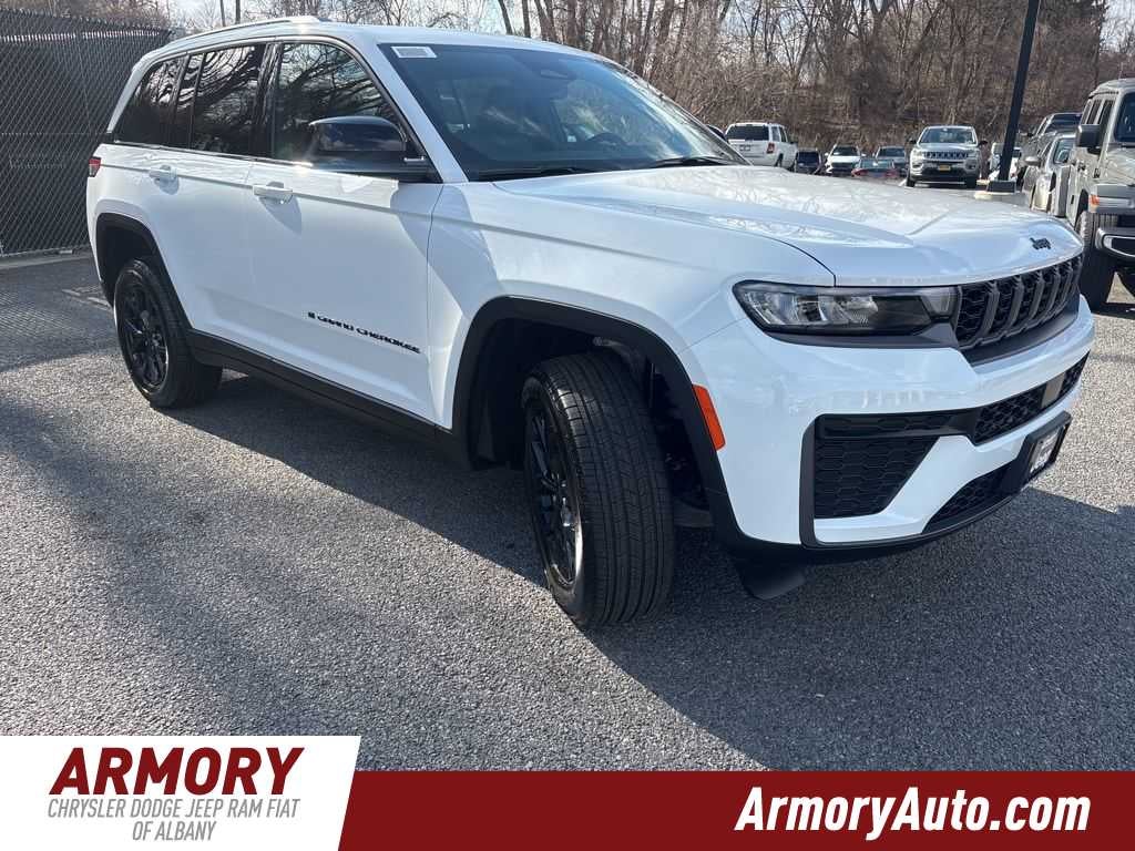 2026 Jeep Grand Cherokee Laredo Altitude