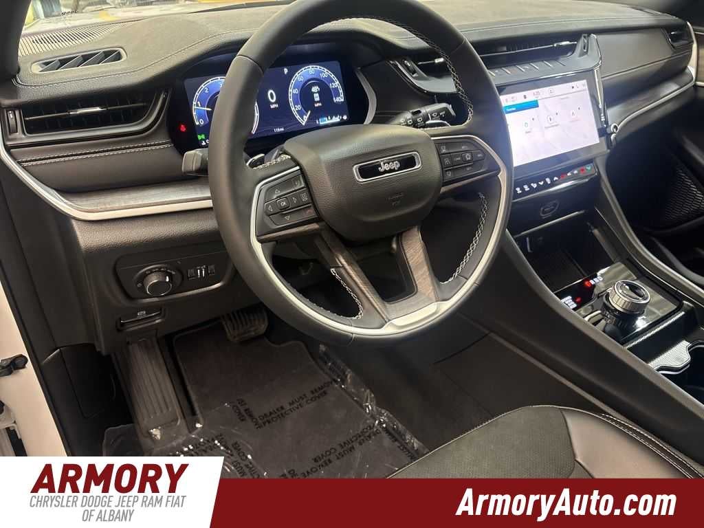 2026 Jeep Grand Cherokee Laredo Altitude