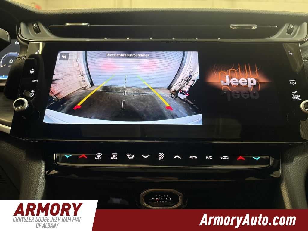 2026 Jeep Grand Cherokee Laredo Altitude