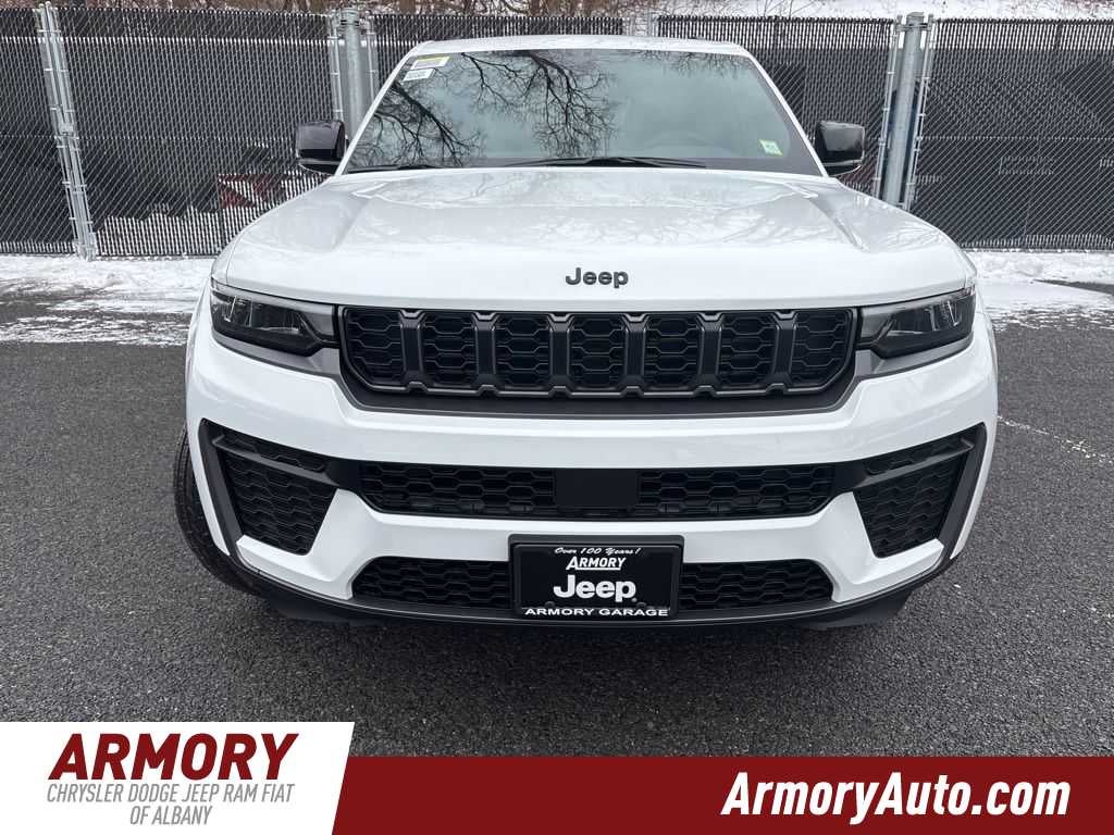 2026 Jeep Grand Cherokee Laredo Altitude