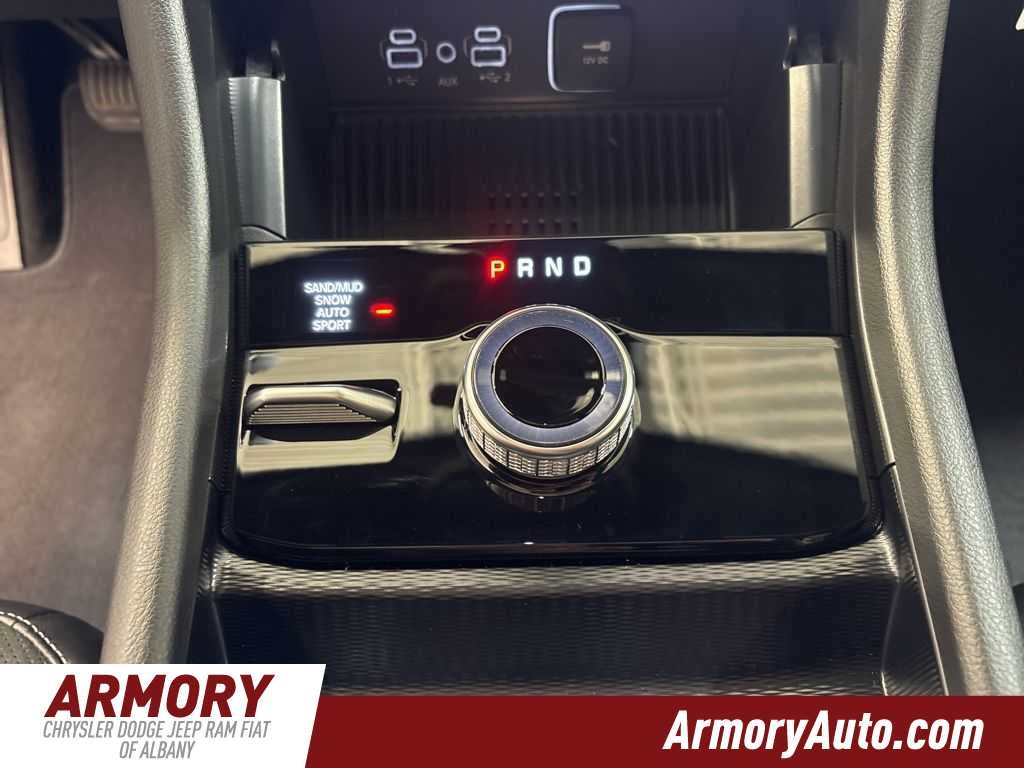 2026 Jeep Grand Cherokee Laredo Altitude