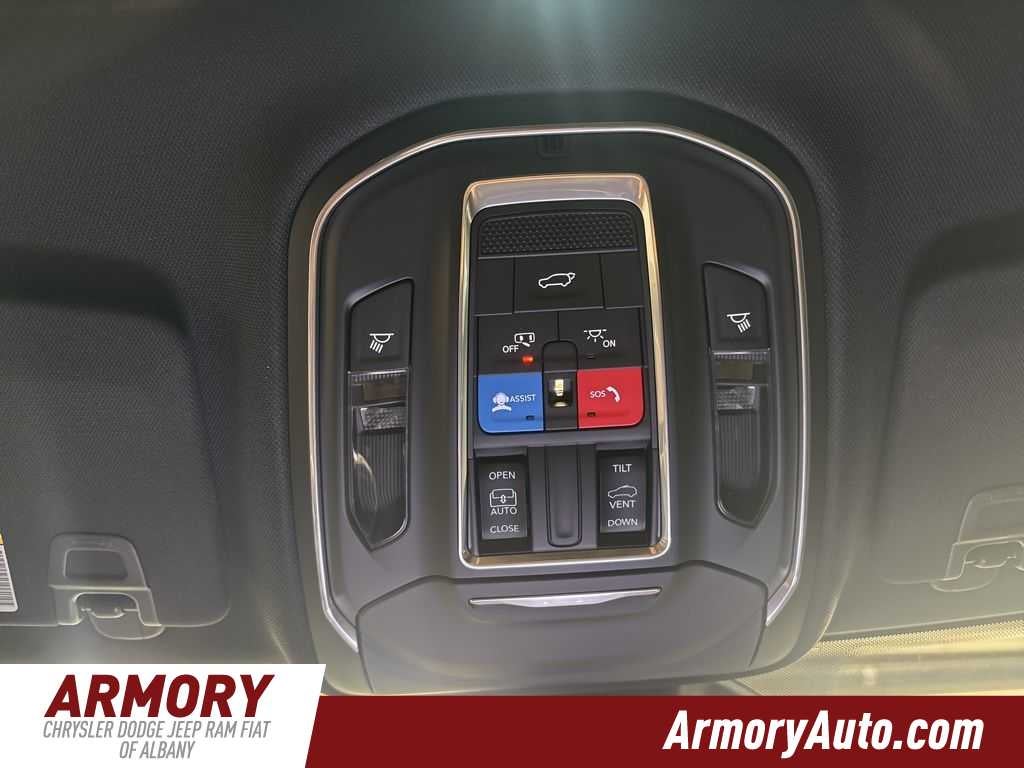 2026 Jeep Grand Cherokee Laredo Altitude