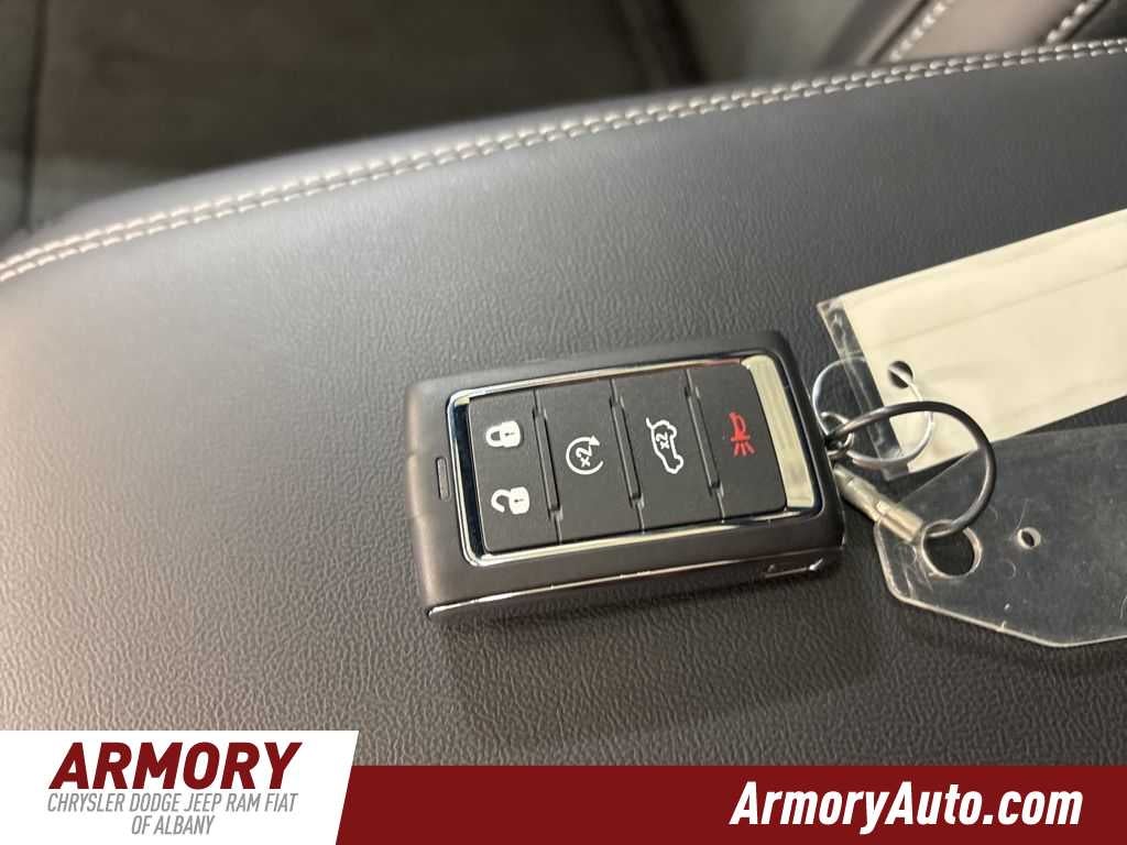 2026 Jeep Grand Cherokee Laredo Altitude