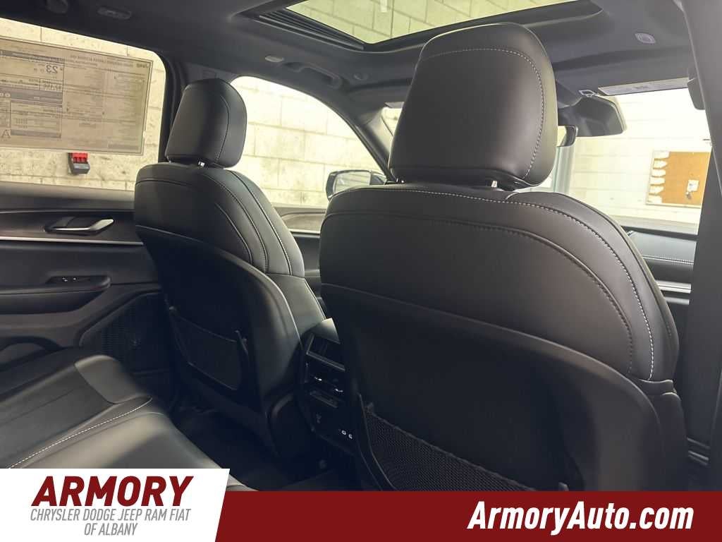 2026 Jeep Grand Cherokee Laredo Altitude