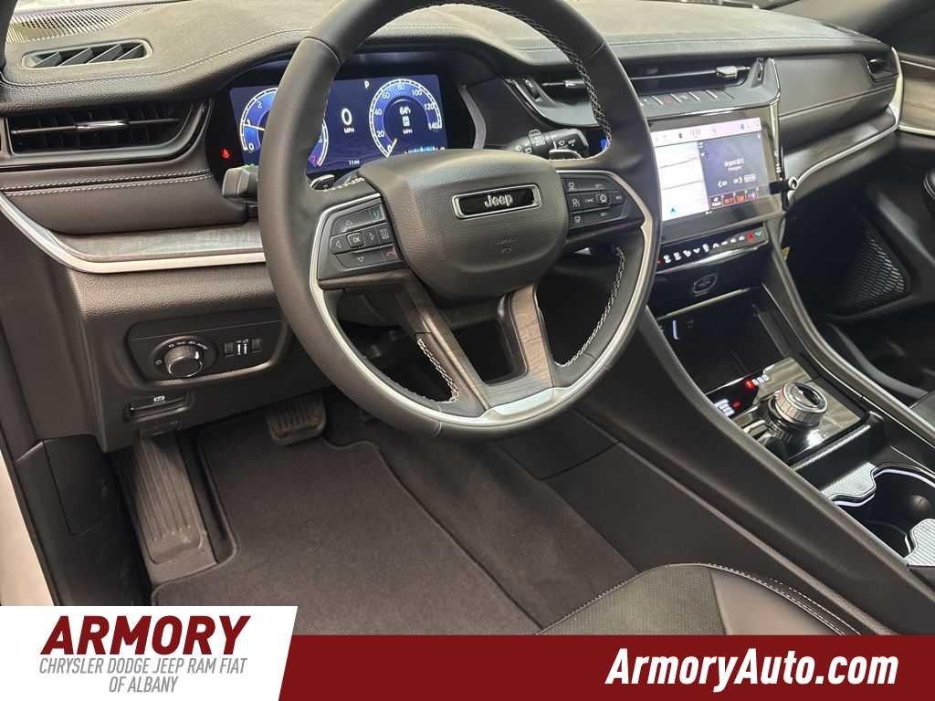 2026 Jeep Grand Cherokee Laredo Altitude