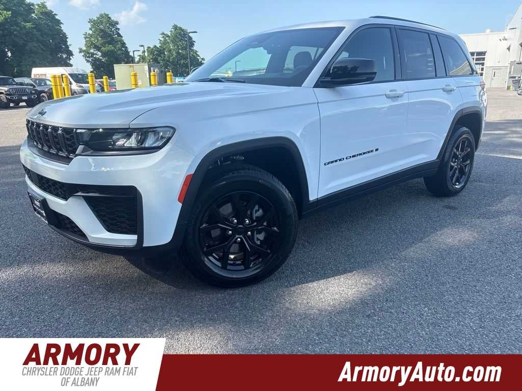 2026 Jeep Grand Cherokee Laredo Altitude